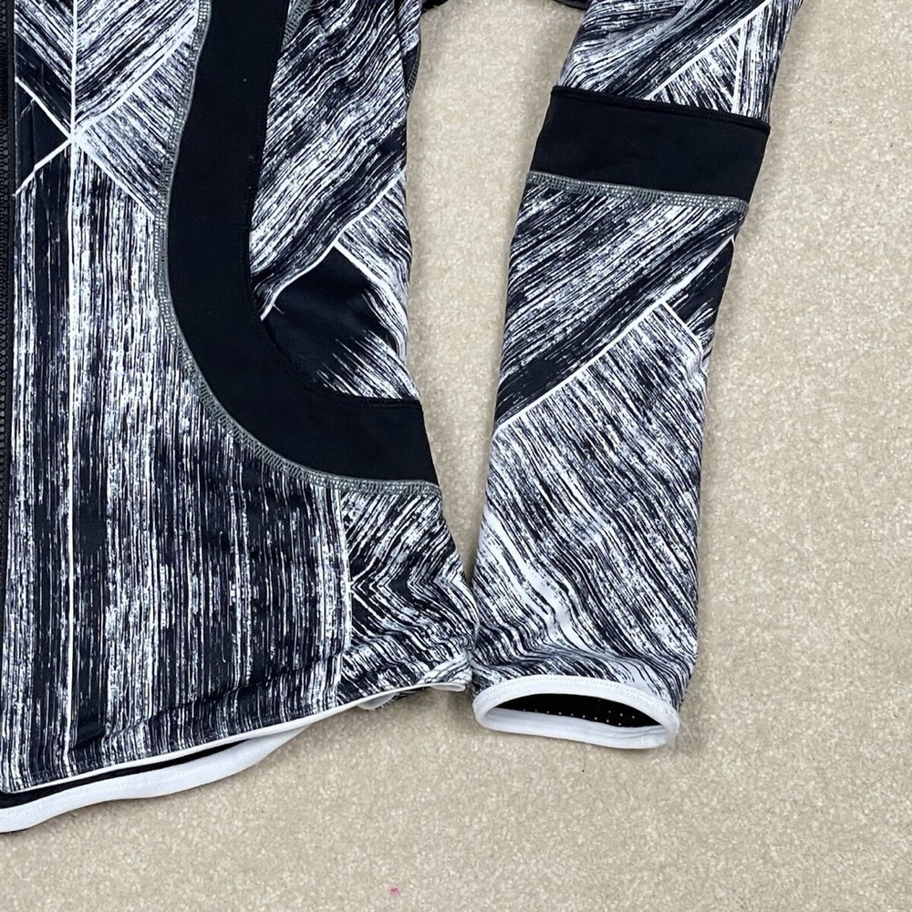 Lululemon Black and White Jacket - Picture 4 of 8